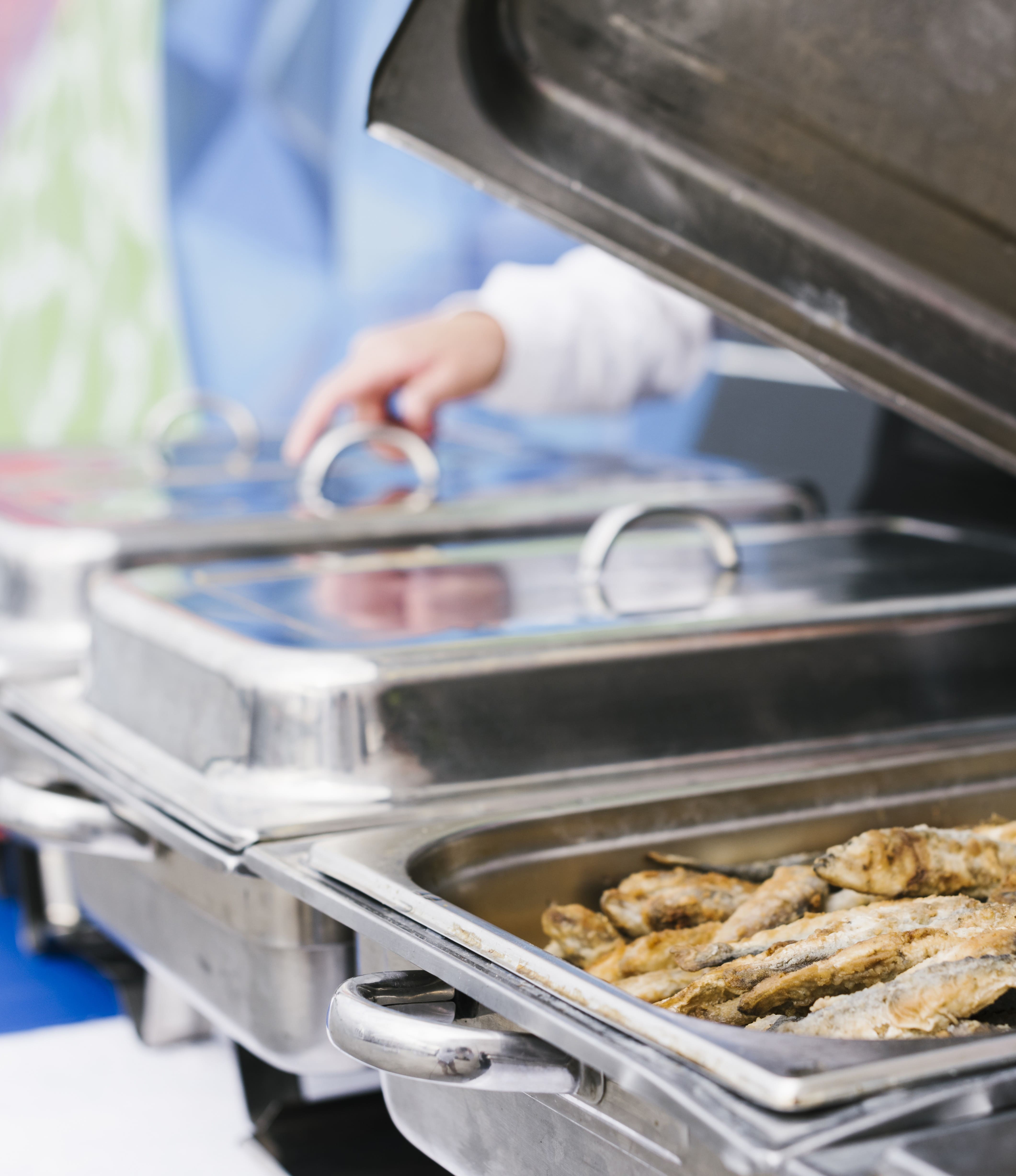 Maya Yemek catering hizmetinde sıcak yemek servisi